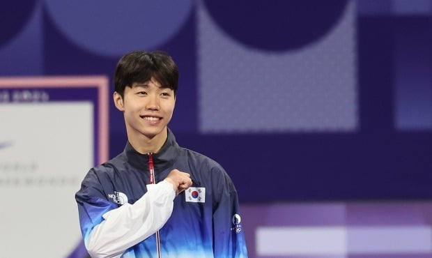 FIFA年度最佳奖项汇总：维尼修斯、安切洛蒂、邦马蒂等人获奖