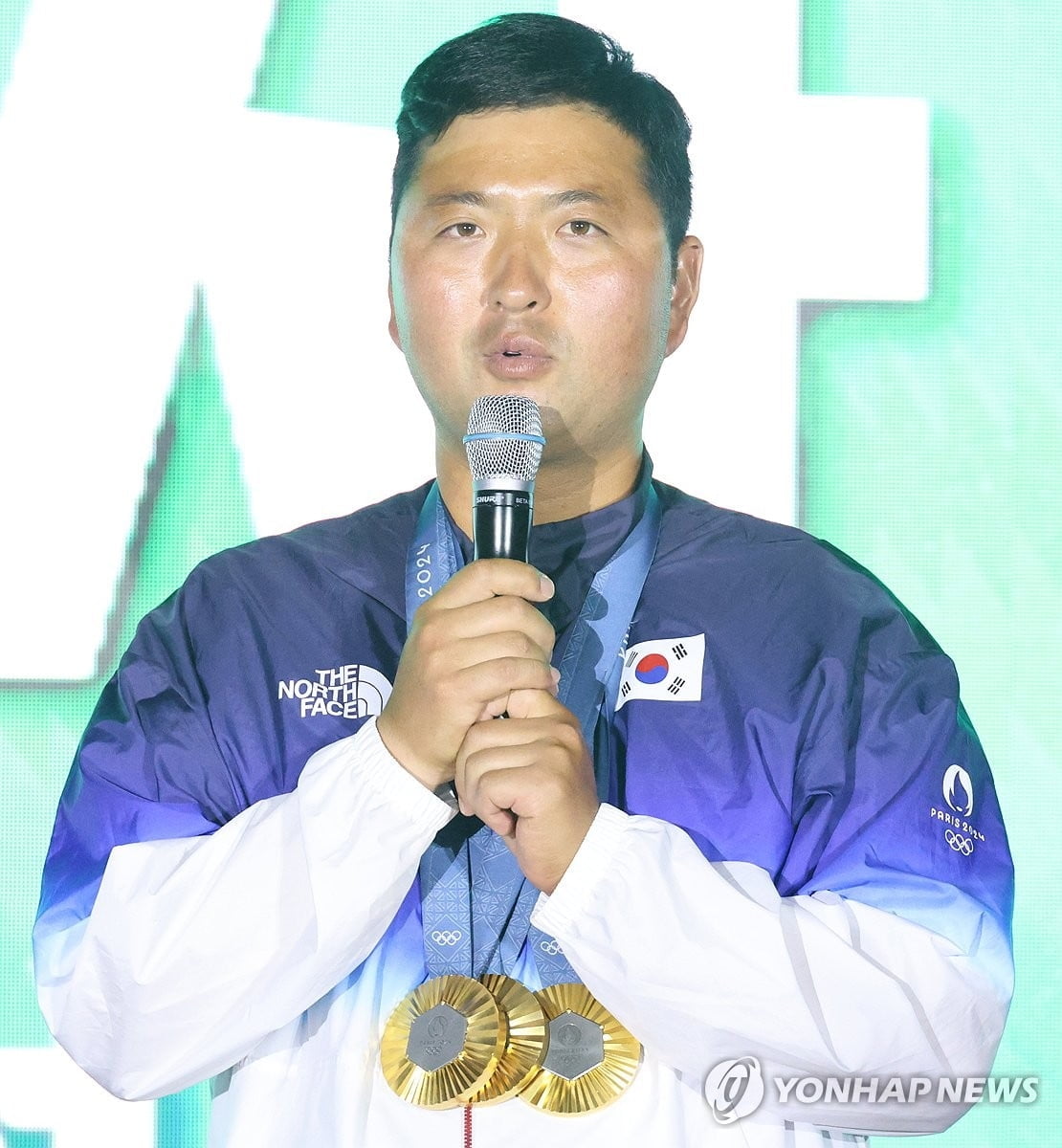 小伙子够拼！G联赛官方晒布朗尼后脑勺磕地板后立刻回防的比赛片段
