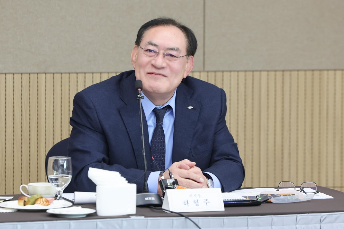 执教首秀获“五星好评”！范尼之幸，曼联之憾？