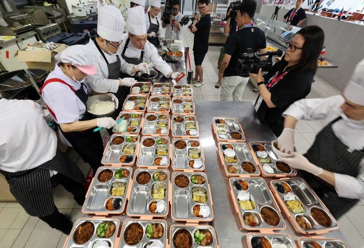 詹卢卡-曼奇尼：进球后我把手放心口，因为球迷是罗马的心脏