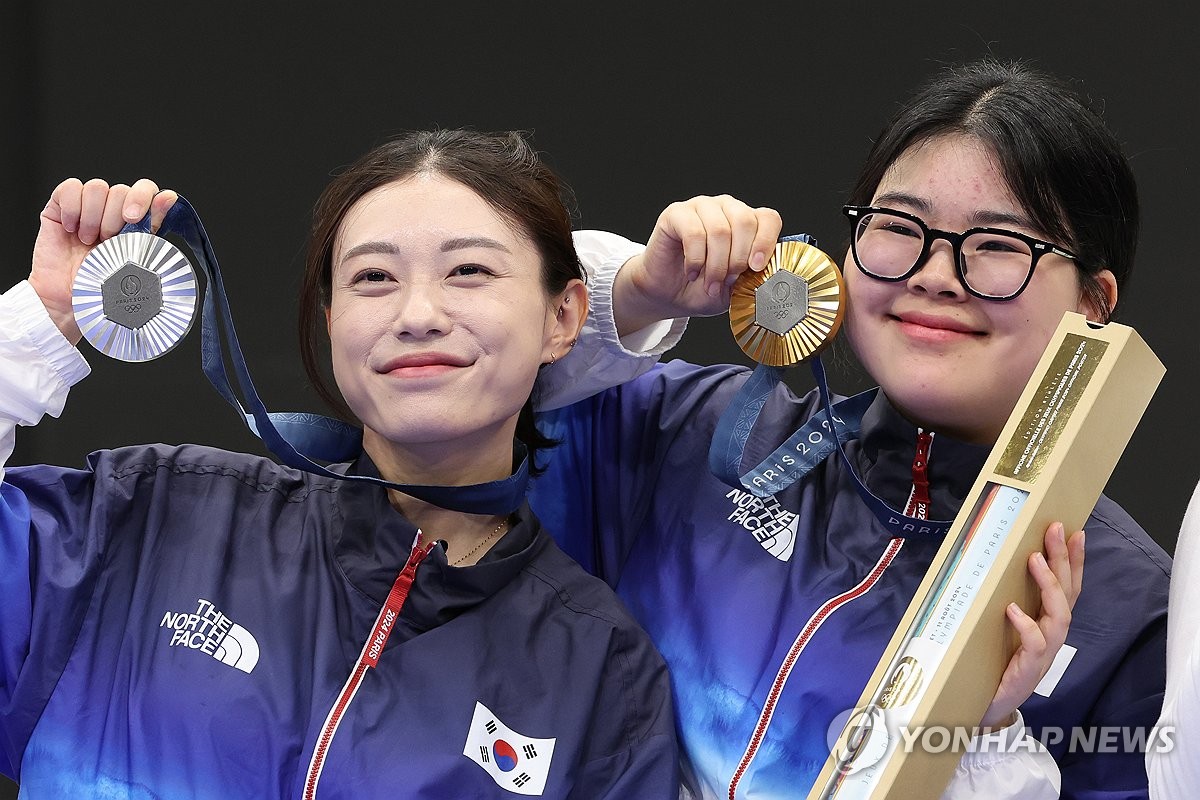三杀！詹姆斯32+7+6，登顶历史第一，福克斯31+7，离队是正确的