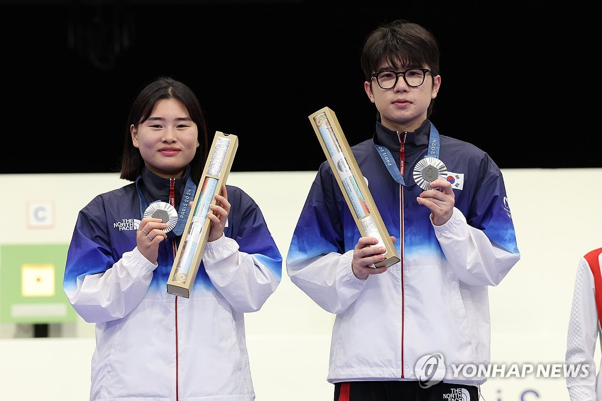 一个月内连斩马德里双雄，里尔是21世纪第五支做到的球队