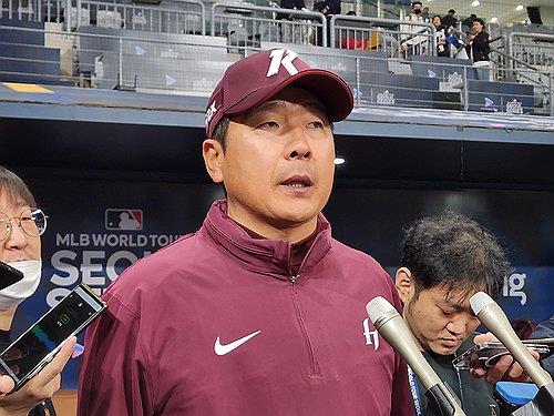 这球漂亮啊！米切尔半转身假动作晃过波津打成2+1！