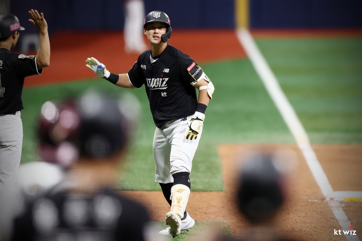 ⚽意甲半场：VAR介入判点 弗拉霍维奇建功 库普梅纳斯失良机 尤文图斯主场1-0领先卡利亚里