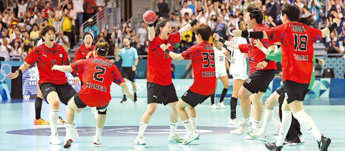 WNBA战报：狄金斯18分&风暴多点开花 邦纳空砍26分 风暴71-64阳光