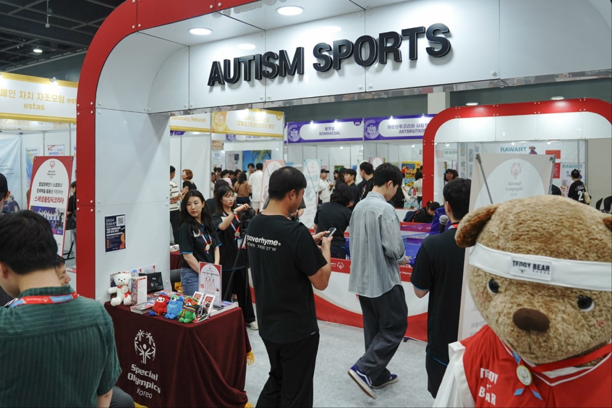 苏亚雷斯泪洒告别赛，乌拉圭黄金一代正式落幕