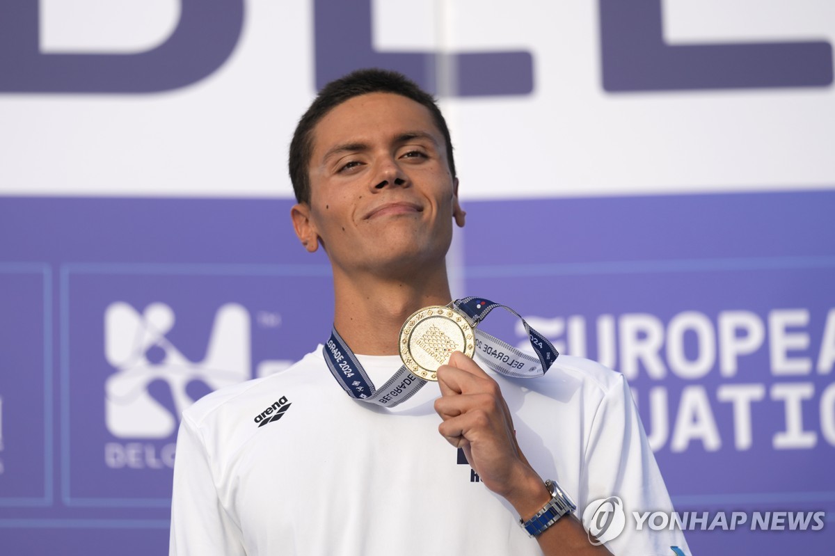 国足1：2惨遭两连败，伊万3大败笔太不应该，直接改变了比赛走势
