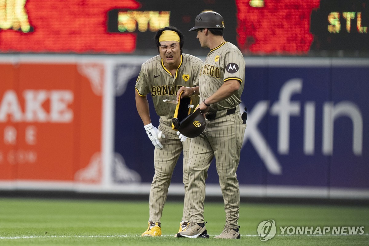 泰伦·卢：小卡参与了5V5对抗训练，他将随队出征三连客但不会出战