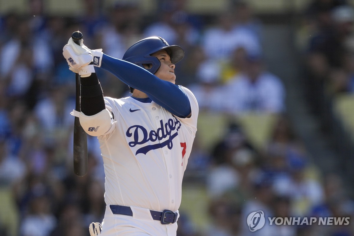 爆冷！西部第二轰然倒下，库里缺阵，库明加33+6，勇士结束5连败