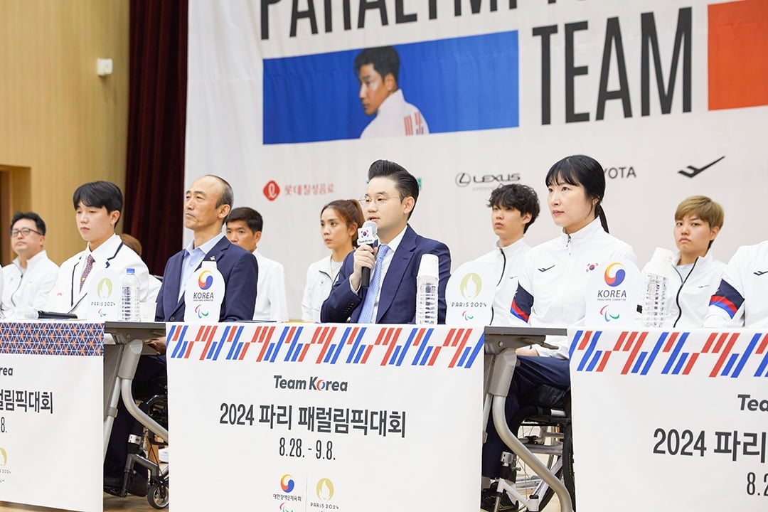 17个月来首次打满全场！伊普斯维奇主帅称赞菲利普斯实力越来越强