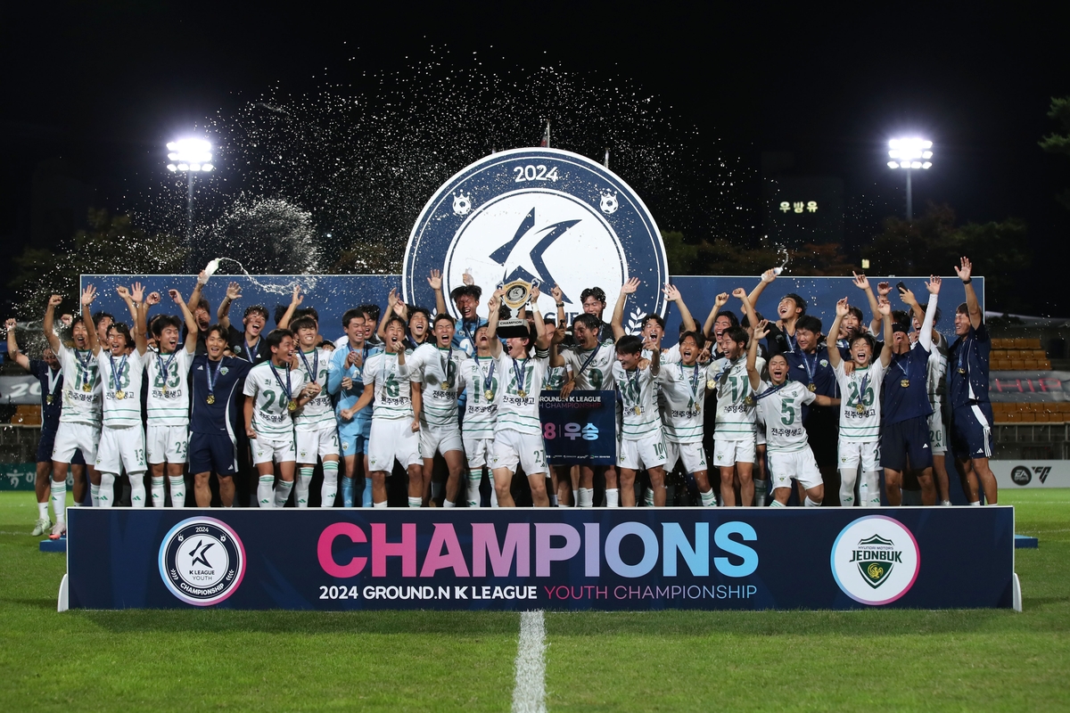 萨格勒布vs多特半场数据：射门3-10，多特错失2次绝对机会
